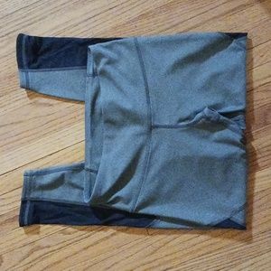 Heatgear gray/black stretch workout/yoga pants-sz M